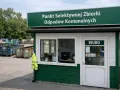Punkt selektywnej zbiórki odpadów komunalnych. Tutaj dowiesz się, gdzie wyrzucić panele podłogowe i inne odpady.