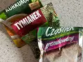 Opakowania po przyprawach: kurkuma, tymianek, czosnek granulowany.