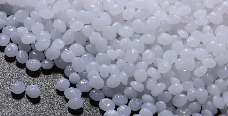 Ceny granulatu plastikowego z recyklingu – oszczędzaj na materiałach